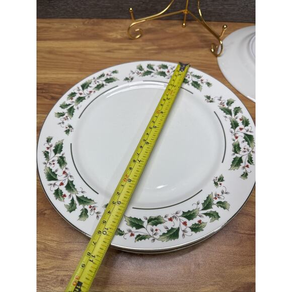 Fine China of Japan Holly & Berries 10-3/8” Dinner Plates Gold Trim ~Set of 4 - Picture 9 of 9